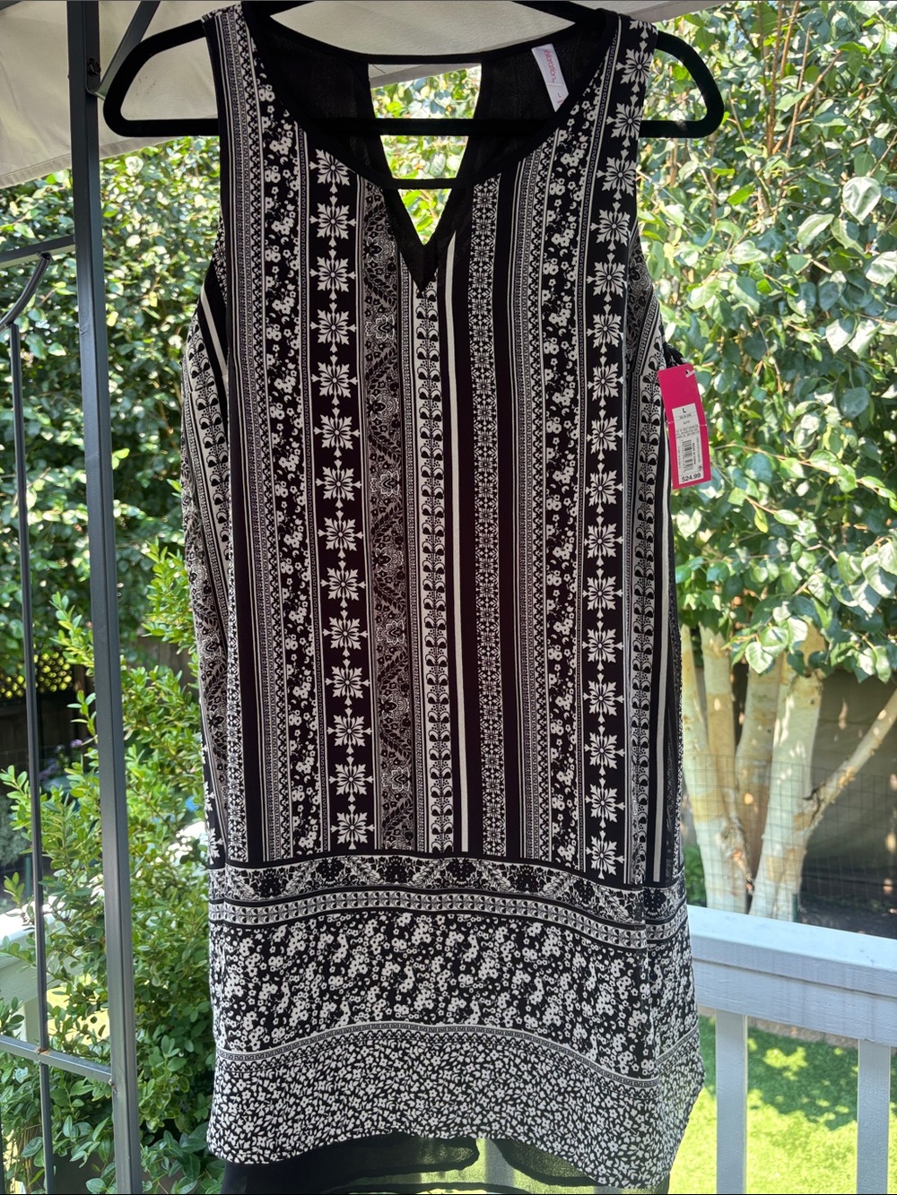 Xhilaration NWT Sleeveless Dress Fully Lined V-Neckline & Keyhole